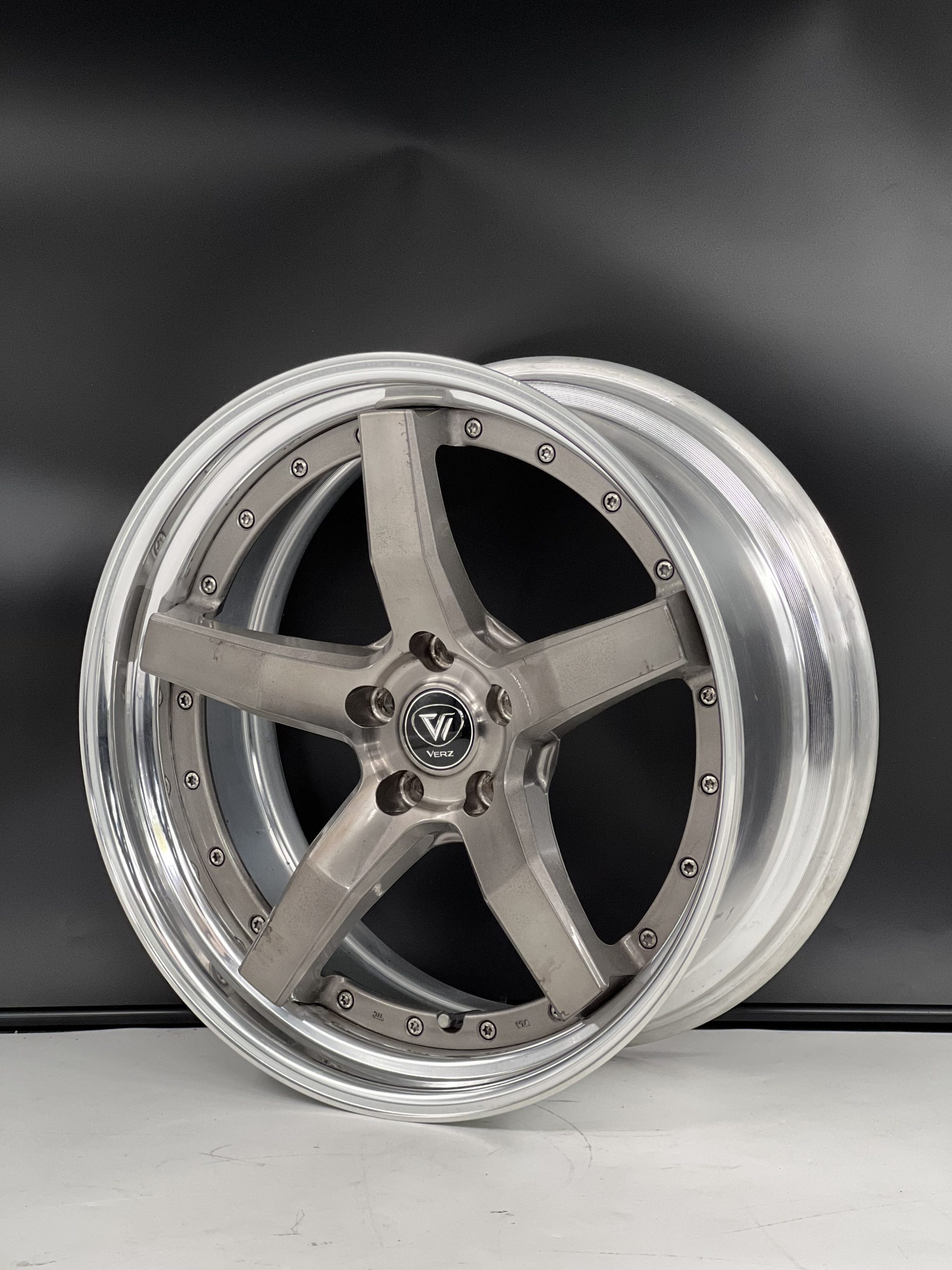 20 インチ VERZ KCV03